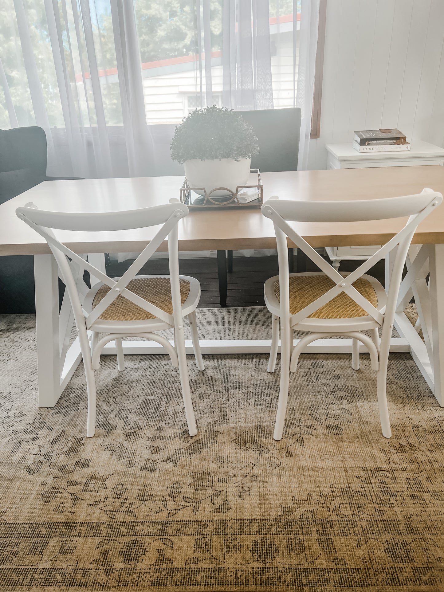 Hampton's Dining Table + 6 Chairs